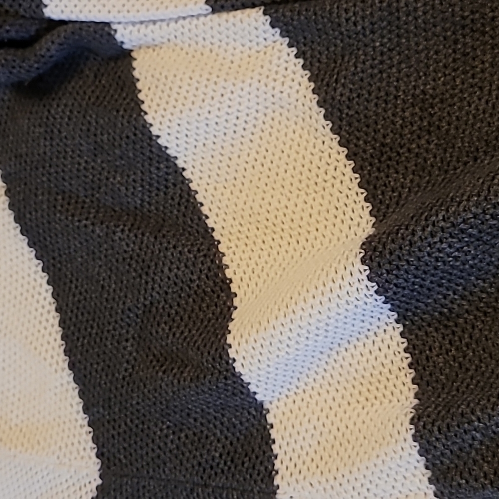 Sweater - Picture 3 of 4